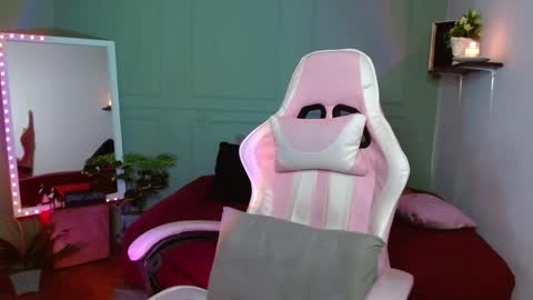 dont forget ask for custom vids  online show from December 25, 8:07 am