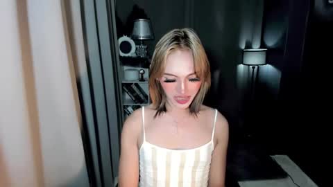 Snapshot of tiffany_welson chatting on December 2, 7:00 pm tiffany online show from December 2, 7:00 pm