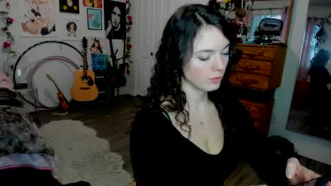 Snapshot of tiggerrosey chatting on February 8, 12:17 am   All my Links online show from February 8, 12:17 am