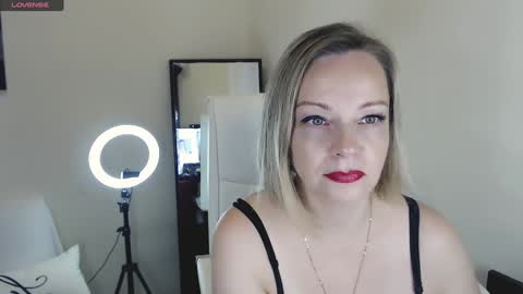 Snapshot of tilly_eliot chatting on February 3, 4:31 pm Tilly online show from February 3, 4:31 pm