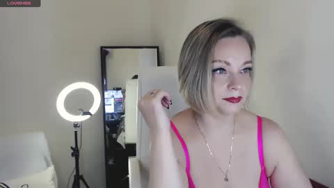 Snapshot of tilly_eliot chatting on February 10, 4:36 pm Tilly online show from February 10, 4:36 pm