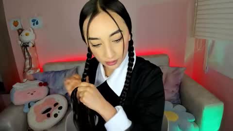 tiny_cora online show from November 22, 4:27 pm