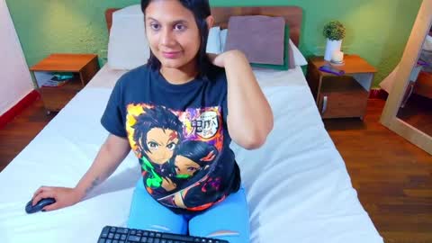 tiny_whore18 online show from April 7, 4:42 pm