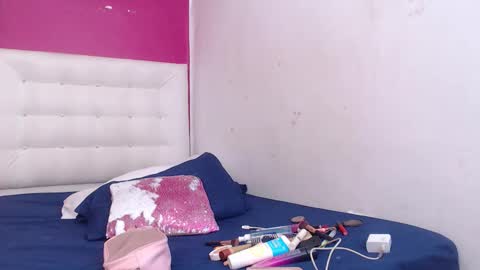 tiny_whore18 online show from November 11, 8:05 am