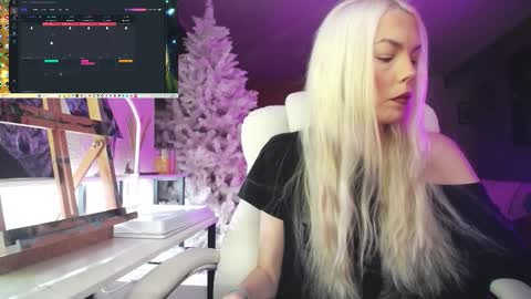 stage Kylie Sinner  brand CLITBAIT online show from December 2, 7:29 am