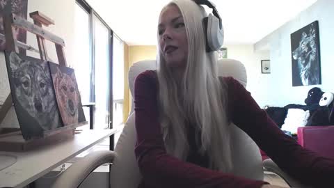 Snapshot of tinykylie chatting on September 27, 5:21 pm stage Kylie Sinner brand CLITBAIT online show from September 27, 5:21 pm