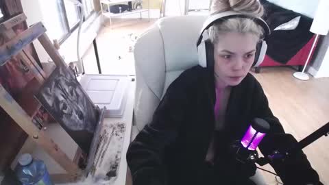 Snapshot of tinykylie chatting on February 17, 9:21 pm stage Kylie Sinner brand CLITBAIT online show from February 17, 9:21 pm