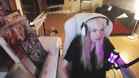 Snapshot of tinykylie chatting on February 27, 4:13 am stage Kylie Sinner brand CLITBAIT online show from February 27, 4:13 am