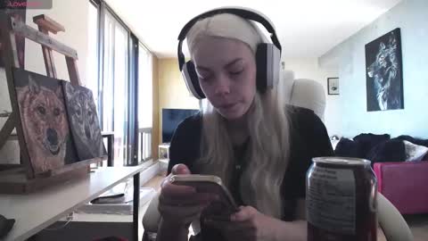 Snapshot of tinykylie chatting on September 21, 4:44 pm stage Kylie Sinner brand CLITBAIT online show from September 21, 4:44 pm