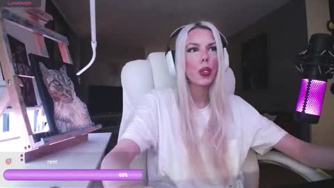 stage Kylie Sinner  brand CLITBAIT online show from March 2, 7:26 am