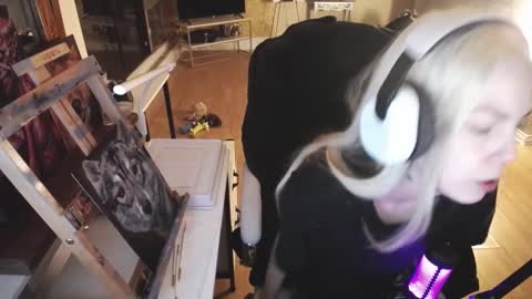 Snapshot of tinykylie chatting on February 27, 1:08 am stage Kylie Sinner brand CLITBAIT online show from February 27, 1:08 am