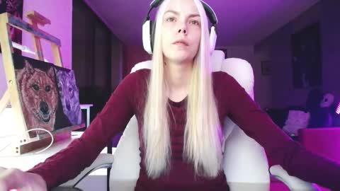 Snapshot of tinykylie chatting on September 26, 7:05 am stage Kylie Sinner brand CLITBAIT online show from September 26, 7:05 am