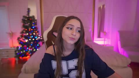 tinynataliee online show from January 10, 12:05 am