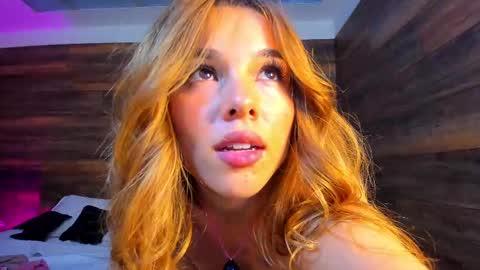 Snapshot of tinyw0nder chatting on September 23, 10:38 pm Instagram  tinyw0nder online show from September 23, 10:38 pm