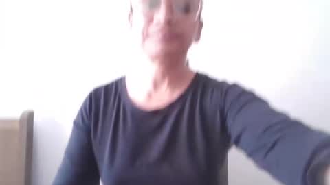 Snapshot of titssmall123 chatting on December 25, 2:13 pm Ester online show from December 25, 2:13 pm