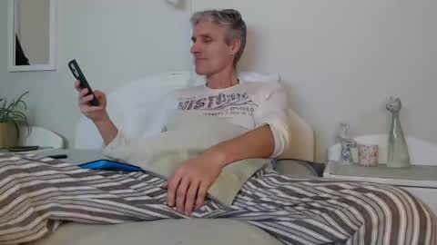 Daniel Bisexual uncut 20cm online show from December 24, 2:22 pm