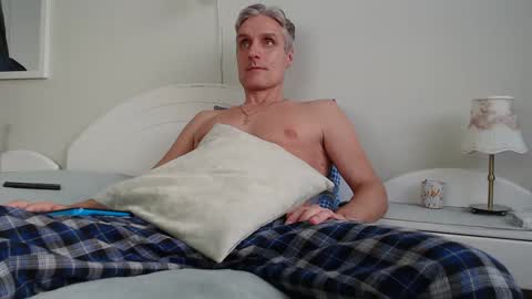 Daniel Bisexual uncut 20cm online show from February 16, 2:54 pm