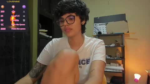 Snapshot of tokyo_uwu chatting on December 23, 8:44 am sofi 3 online show from December 23, 8:44 am