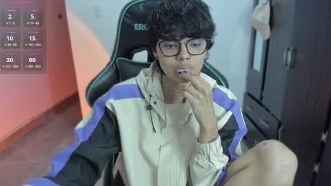 Snapshot of tokyo_uwu chatting on December 29, 7:50 am sofi 3 online show from December 29, 7:50 am