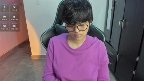 Snapshot of tokyo_uwu chatting on January 4, 11:43 am sofi 3 online show from January 4, 11:43 am