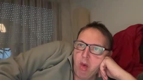 Tom online show from March 8, 5:33 pm