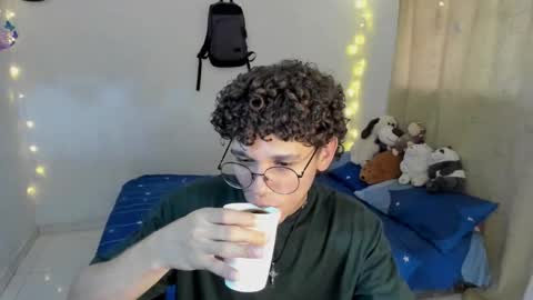 Tom Blue online show from December 2, 7:34 pm