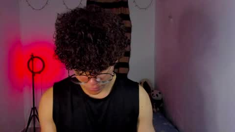 Tom Blue online show from April 18, 2:35 am