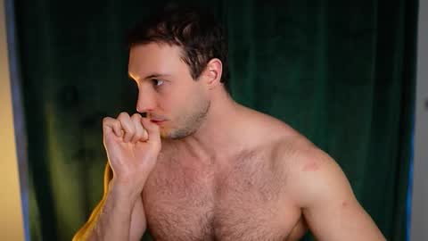 Tom online show from March 28, 4:41 pm