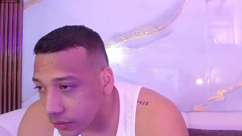 Snapshot of tom_muscle1 chatting on September 14, 12:28 pm Tom muscle1 online show from September 14, 12:28 pm
