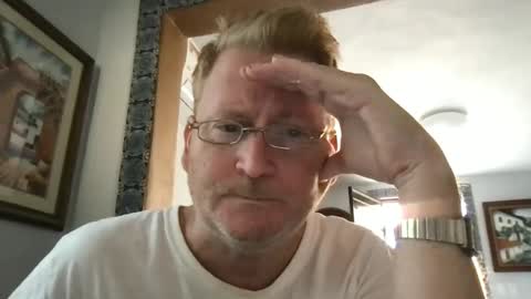 Hola online show from December 4, 6:00 pm