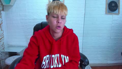 tomboygirl69 online show from December 3, 2:45 am