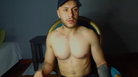 Snapshot of tomdavisxl chatting on October 23, 1:07 am tomDavisXl online show from October 23, 1:07 am