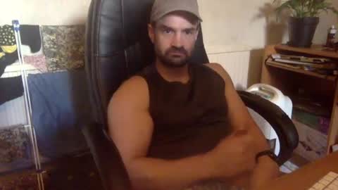 tomf1982 online show from August 10, 6:07 am