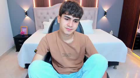 Tommy  online show from May 21, 3:35 am