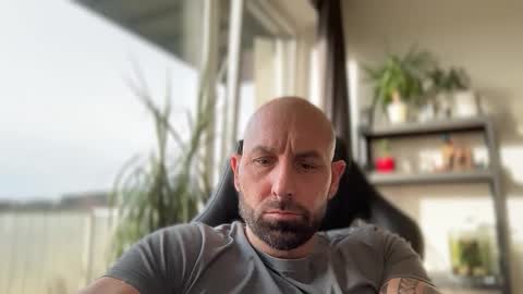 Thomas Fit online show from March 8, 3:16 pm