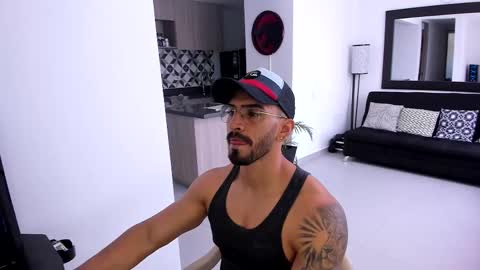 tony muscle1 online show from March 9, 5:17 pm