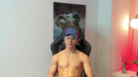 tony_petrov online show from October 22, 5:32 am