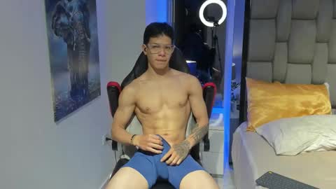 tony_petrov online show from September 12, 8:16 am