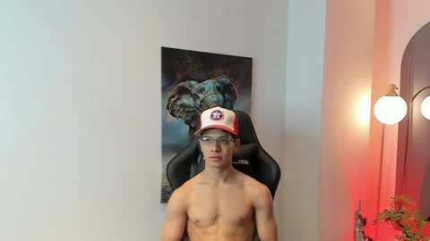 tony_petrov online show from November 1, 9:41 am