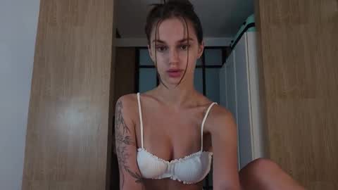 Kira online show from February 1, 2:30 am