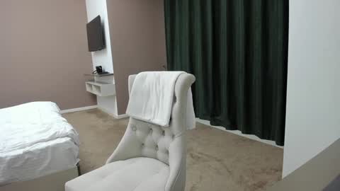 Snapshot of torinova chatting on December 6, 6:44 pm         online show from December 6, 6:44 pm