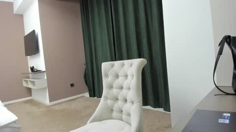 Snapshot of torinova chatting on December 4, 8:01 pm         online show from December 4, 8:01 pm