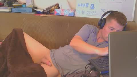 Snapshot of toyboy5546 chatting on October 18, 9:35 am Toyboy online show from October 18, 9:35 am