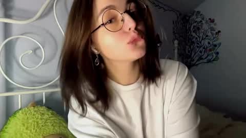 Amelia online show from September 18, 6:23 pm