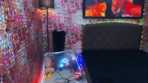 KYLIE BELLA  TS online show from February 7, 6:13 pm