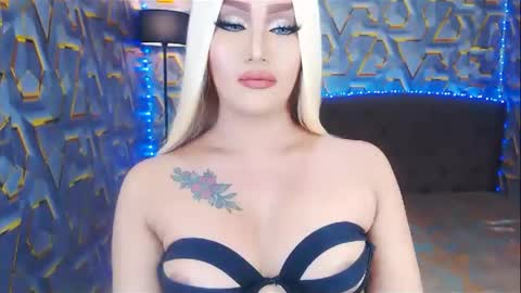 KYLIE BELLA  TS online show from January 26, 3:59 am