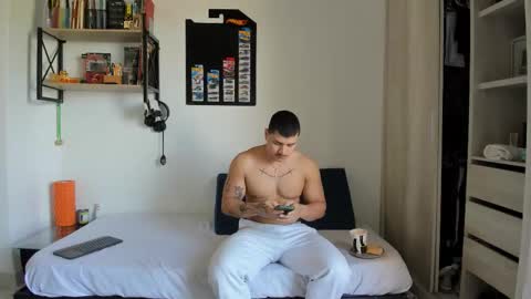 travis bakerr online show from February 28, 2:21 pm