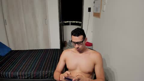 travis bakerr online show from May 13, 12:09 am