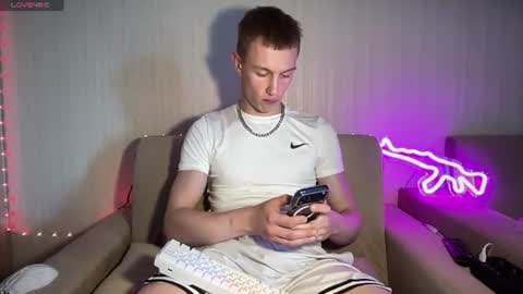 Travis online show from June 18, 8:53 am