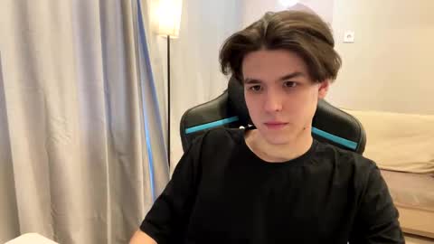 travisrivas online show from April 27, 2:03 pm